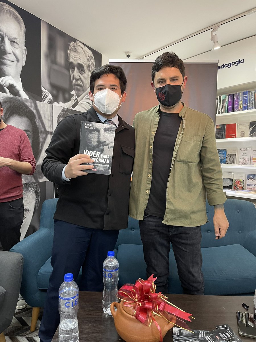 sebsilva13's tweet photo. Por que la política es bonita cuando usamos el poder para el bien.
#JoderParaTransformar
Gracias @danielfolivares 💜💪🏻 https://t.co/akKbKVicho
