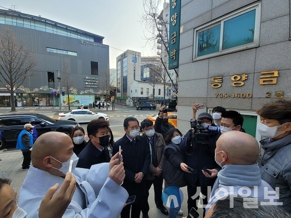 khkim2744's tweet photo. 정청래 의원님

<불교계에 사과드립니다.>
국정감사 기간에 문화재 관람료에 대한 표현상 과했던 부분에 대해 불교계와 스님들께 심심한 유감을 표하며 진심으로 사과드립니다. https://t.co/pztLrJDog8