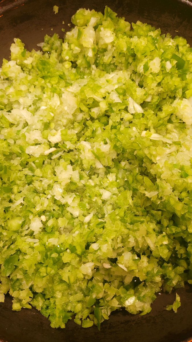 stephbthefoodie's tweet photo. I think the sweating of the trinity is the official Thanksgiving smell. Of course alongside brown sugar, and pineapples caramelizing on the ham baking in the oven. What y'all think?
#Thanksgiving #dinner #cornbreadstuffing #trinity https://t.co/YpicnlRPsl