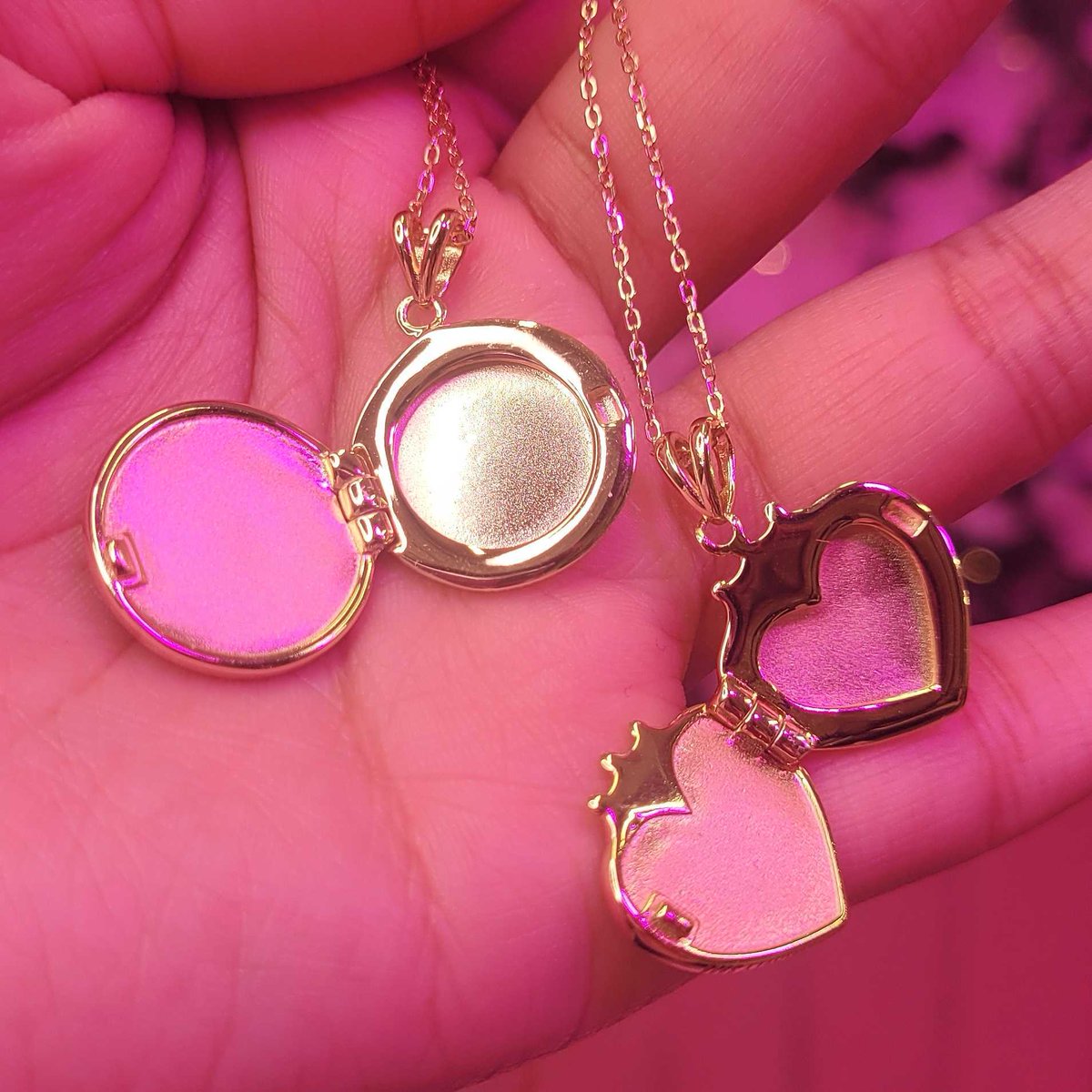 GIVEAWAY!💫
1 lucky random winner will win both of these sailor moon inspired lockets we made! Crafted in sterling silver .925 with 14kt gold plating +pink opal inlays +colorful stones✨
Follow +RT +❤️+ tag a friend below to enter!
Nov 26 last day to enter!
good luck!