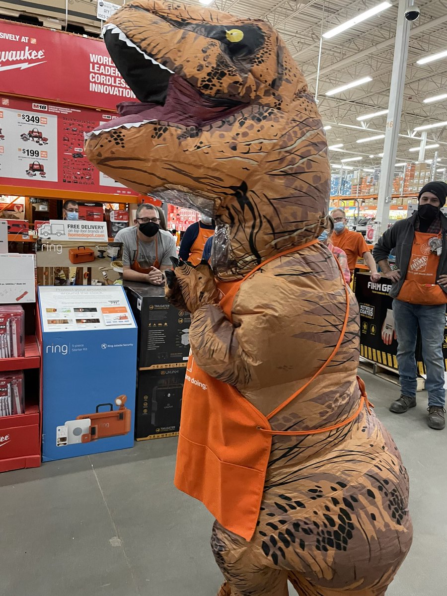 We had a very special guest join us for our Black Friday set fun…. B-Rex!!!!!! The team LOVED it! @plymouthhd2762 @AdamSee107792 @brandi_vorhoff @erica_bjork @JulieGiattino