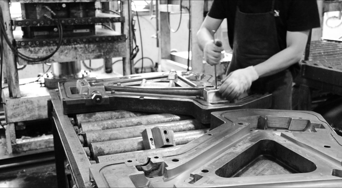TOPFIRE_Sport's tweet photo. How much do you know about carbon bike frame molds? #topfirebike

#topfire #carbonbike #bikemold #carbonframe #bikelife #cyclinglife #bikerider https://t.co/MNi6zpER1m