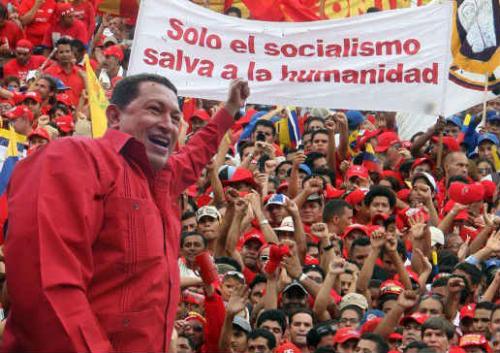 Chávez Siempre Chávez citando a Bolívar: 
"Debemos triunfar, por el camino de la Revolución y no por otros"
#VenezuelaSeRespeta 
#RespetoAlPuebloComunicador 
.<a href="/dcabellor/">Diosdado Cabello R</a> <a href="/PartidoPSUV/">PSUV</a>