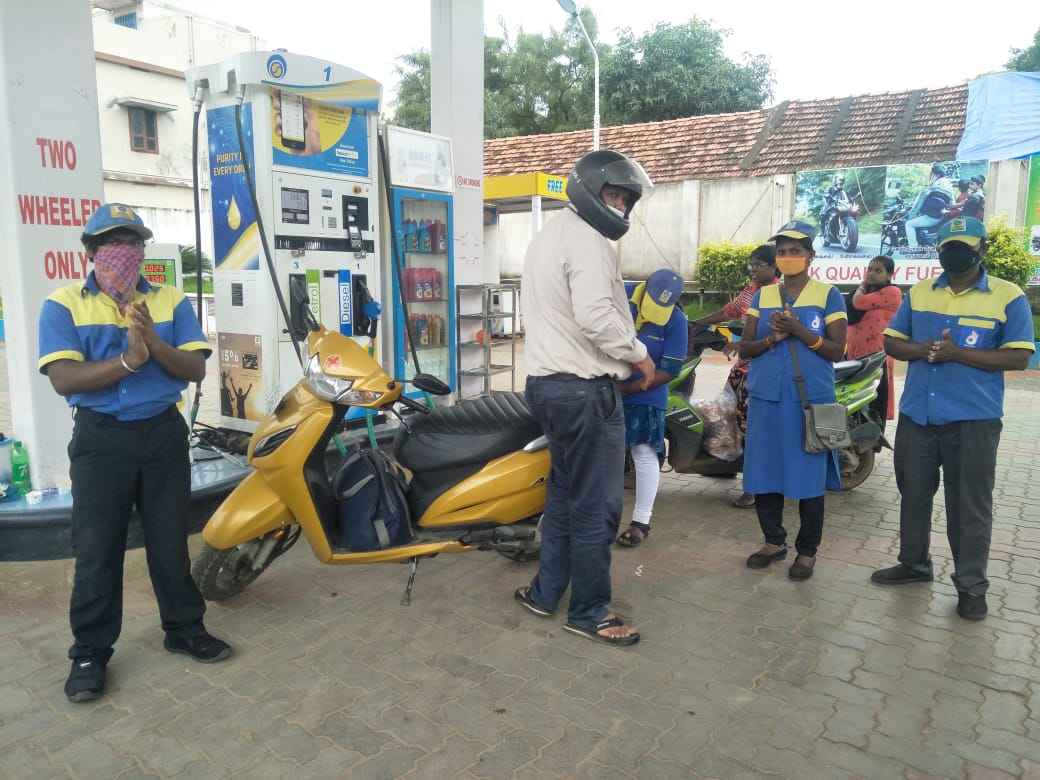 BpcRetailTvl's tweet photo. Congratulations to all the lucky customers who won Rs 200/- free fuel during #Happy Hours Campaign in the districts of Tirunelveli Retail Territory @BPCLimited @BPCLRetail @8singhi https://t.co/PzShP1fc6s