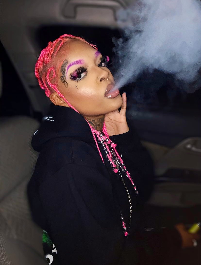chaunaeeK's tweet photo. Get in loser🛸💖👽 https://t.co/0q8MdU83A1
