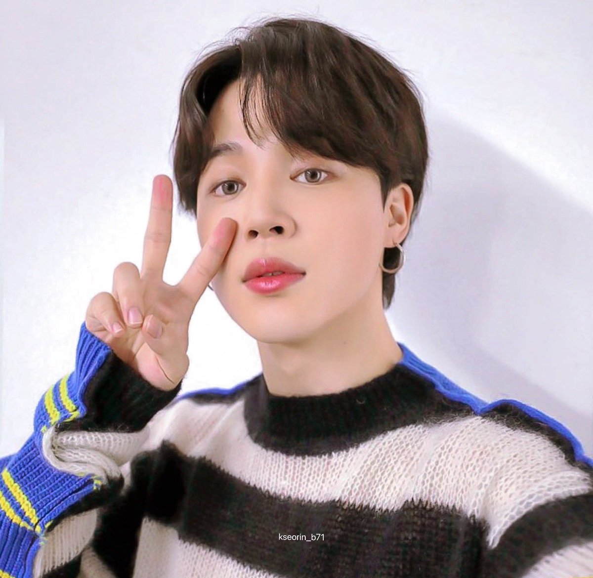 Minkookearn4's tweet image. อะไรไม่รู้คู่นี้ขอสองนิ้วสู้ตายไว้ก่อน น่ารักมาก