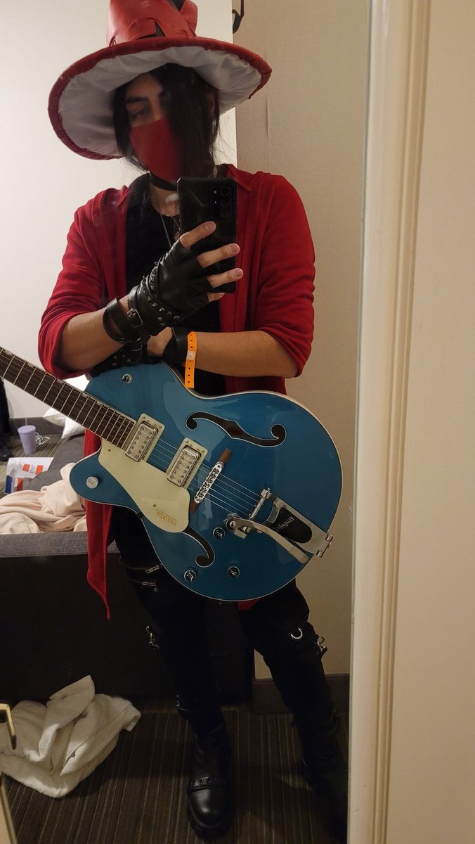 Zer0_Cosplay's tweet photo. I totally forgot to post it here but on day 3 of Anime NYC I went as a more casual closet cosplay version of I-No very loosely inspired by @wickedalucard's artwork from a few years ago!
#guiltygear #GuiltyGearStrive #guiltygearino #guiltygearcosplay #arcsystemworks https://t.co/OdkF3O5a6j