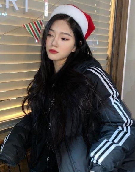 hourlyrayeon's tweet photo. 🎄💗 ~ 

#RAYEON #나연 #ナヨン #FANATICS #파나틱스 #ファナティックス https://t.co/h923G6NzS5
