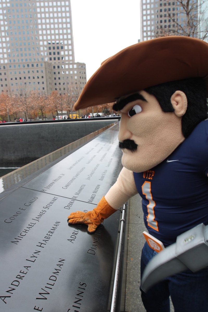 UTEPCheer's tweet photo. @UTEPDanceTeam @UTEPCheer paying their respects to those who passed on 9/11
πWTC memorial
#minersinnewyork #thanksgivingdayparade #utep #picksup #gominers #utepcheer #utepdance #newyorkcity https://t.co/YO8wRmmHcF