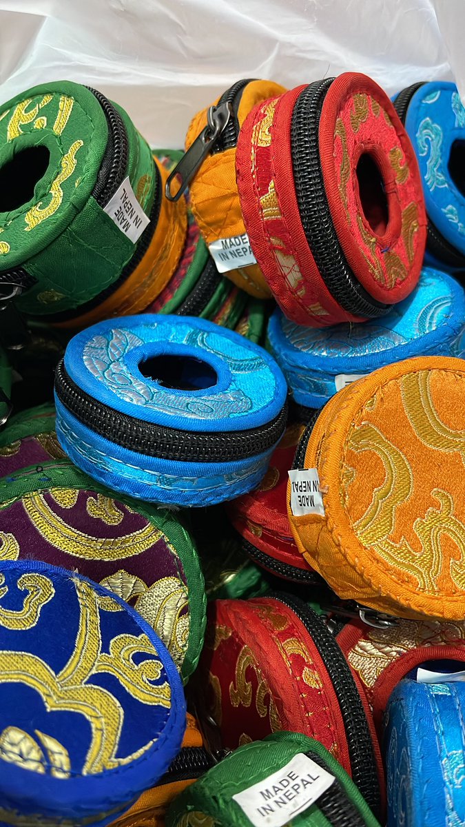 DIRECTWAY's tweet photo. Christmas calling #Christmas2021 are you worried about gift shopping and delivery abroad!!! Remember us for #handicraft #product #doortodoor #tracking #singingbowl #feltproduct #wood #product #madeinnepal #directway #cargofromnepal #export #dhl #fedex #ups #DPD #toll https://t.co/Ks86hdQ3ba