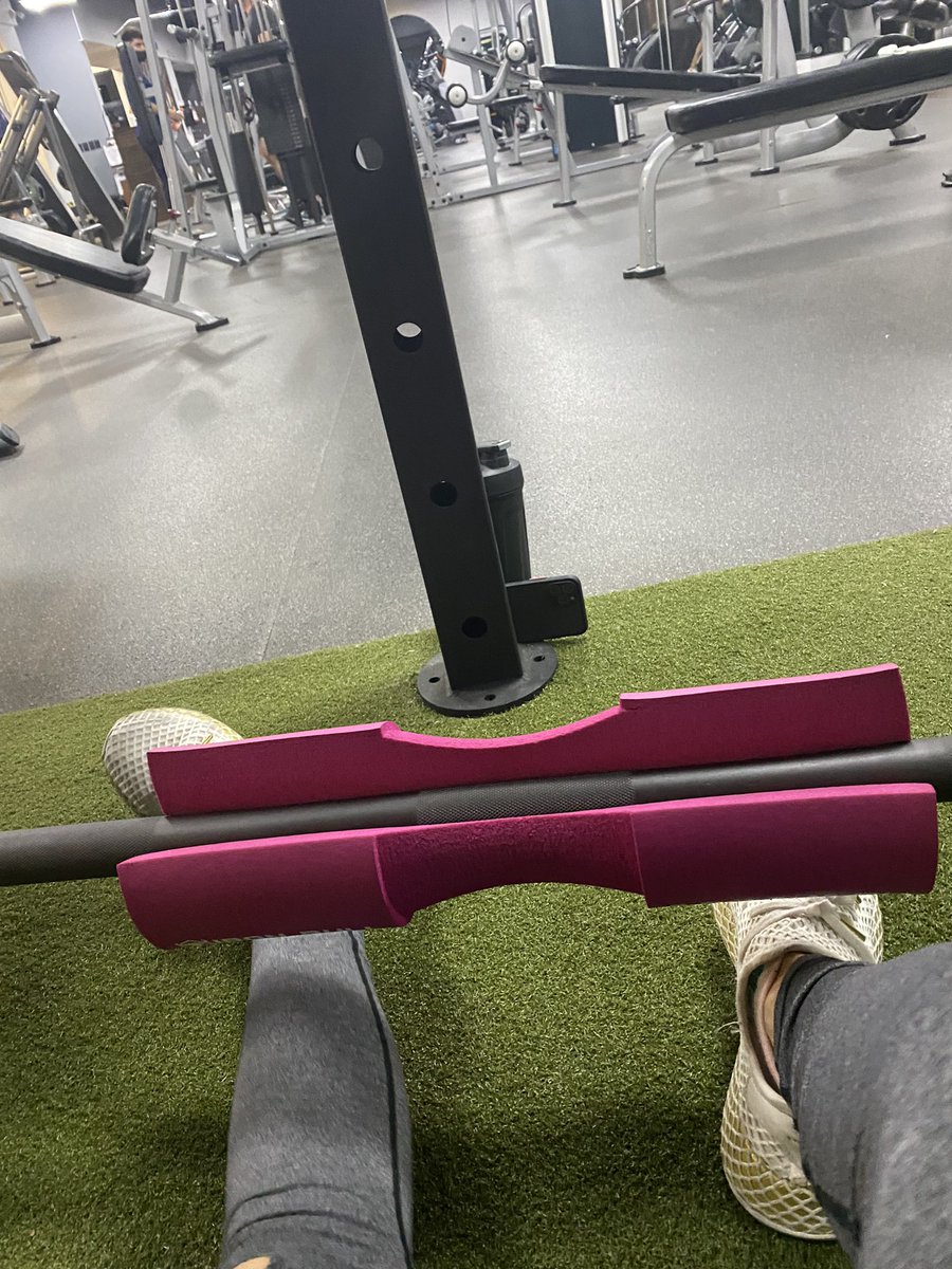 Raquelgzz19's tweet photo. 🚨Mujeres que van al gym: aunque las apariencias engañen y parezcan hombres decentes y buenos nunca se confíen. Llevo dos años en el mismo gym y hoy un señor que llevo viendo desde que entré me grabó.  Haré storytime para fomentar tener más cuidado en este tipo de situaciones https://t.co/vXC3RlDbc8