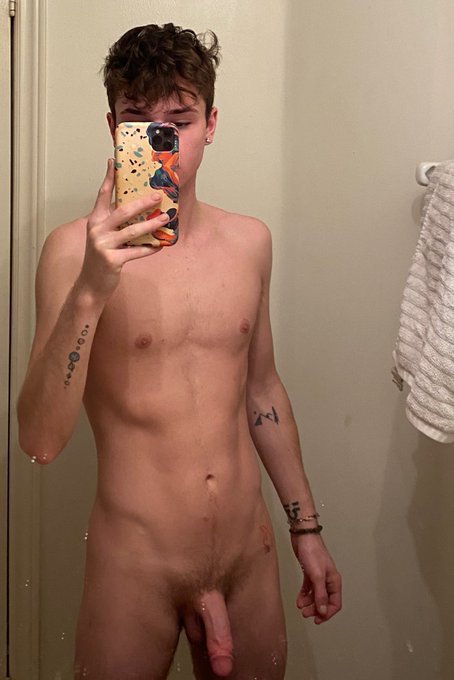 just woke up https://t.co/6JVoQ08dUL