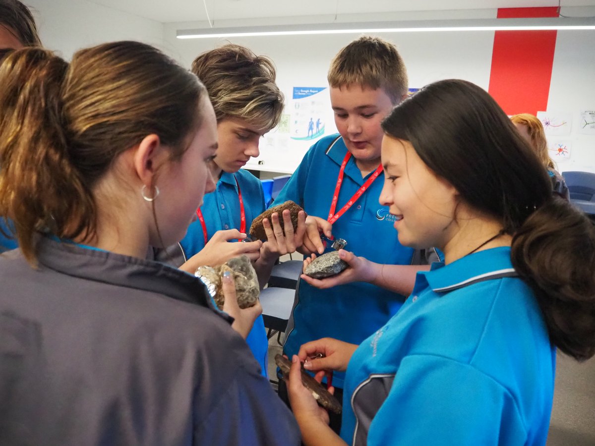 EarthScienceWA's tweet image. Last week we explored rocks and the many reasons that they are so important to us with enthusiastic students and teachers from Fremantle College. #STEMOutreach thanks to @Chevron Australia.
