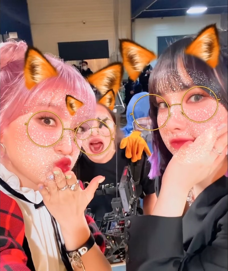 adora talking about eunha

"eunha was actually beginning something new herself, so should i say that i felt destined to meet her?"