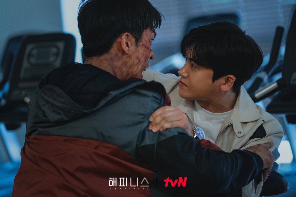 CJnDrama's tweet photo. 위기의 101동⚠️
극심한 갈증에 고통스러워하는 승범..?😱

[금토] 밤 10:40 TVING | tvN
#티빙오리지널 #해피니스 #happiness #tvN #TVING
#한효주 #박형식 #조우진 https://t.co/jwyx3WgRr5