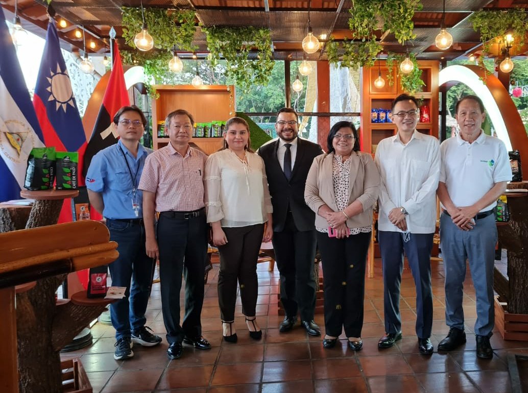 MinEmpren's tweet photo. #MEFCCA, en coordinación con la Secretaría de Economía Creativa, UNAN-Managua  y la hermana República de Taiwan, inauguran Stand de café, ubicado en la Casona del Café,  Managua.

¡Nicaragua avanza en rutas de prosperidad!

#SoberaniaEnMiTierra #VamosMasAllá https://t.co/baGkPxozmr