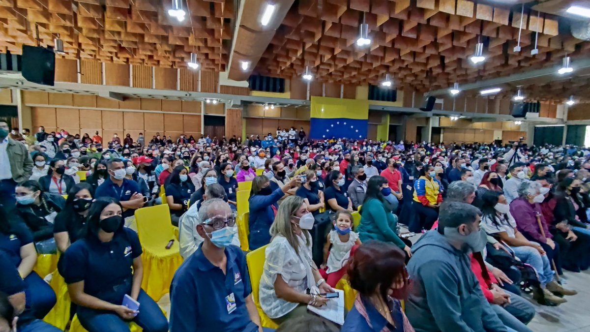 #EsNoticia Luego de recibir, por parte de la Junta Electoral Regional del Consejo Nacional Electoral (CNE),la credencial  que lo certifica como gobernador de Mérida, <a href="/JEHYSONGUZMAN/">JEHYSON GUZMÁN</a> expresó que junto a su equipo realizará una restructuración de toda la gobernación de Mérida. 1/6