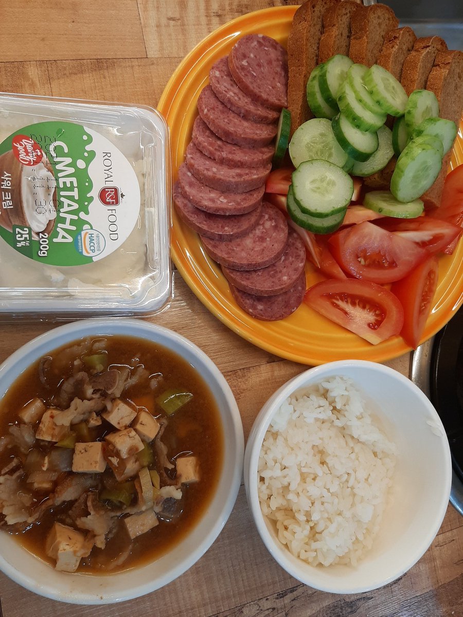 Өдрийн хоол иймэрхүү л болж. За яахав яахав 😂😂😂