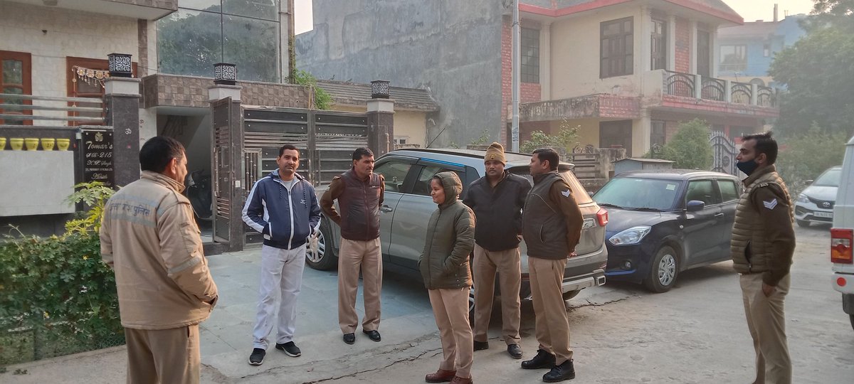 जेवर एयरपोर्ट शिलान्यास
  यह तानाशाही मोदी सरकार किसानों और मजदूरों की आवाज को दबाना चाहती है रात 12:00 बजे से मुझे होम अरेस्ट किया हुआ है