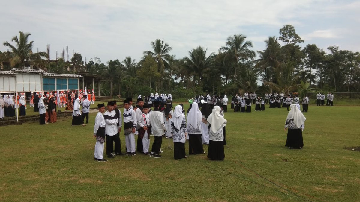 3Moga's tweet photo. Suasana persiapan uoacara hari guru 2021, di SMP Al Faqih Sima Kec. Moga. https://t.co/SD06rJfuQR
