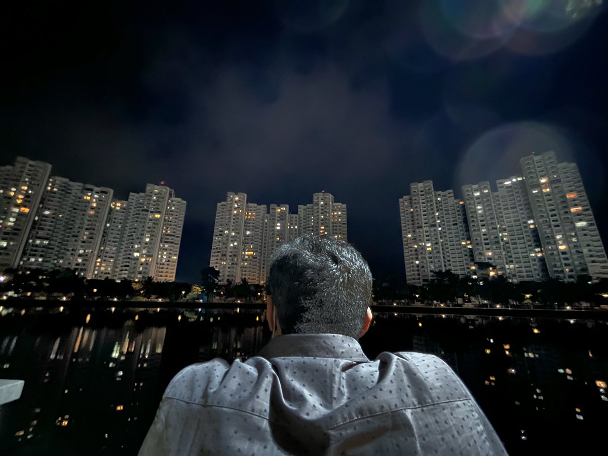 saratveda's tweet photo. #shotoniphone #iPhone13 #iPhone
#nightphotography
 https://t.co/MYYHZfsAJH https://t.co/u1papuGPEy