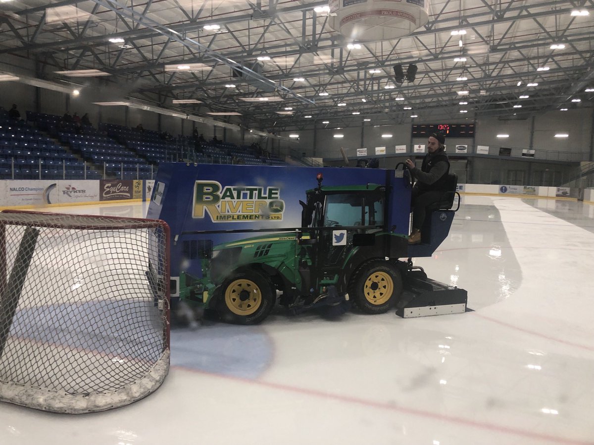 battleproduce's tweet photo. Awesome tractor spotting in wainwright.  Great community sponsorship. https://t.co/PNVNq8zVzF