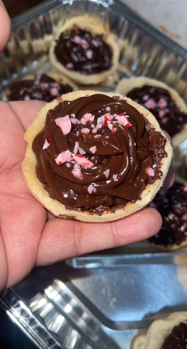 goaliefan1973's tweet photo. Kitchen Experiments can be fun. Mini pie “cup” with candy cane bits chocolate and pudding. Top it with whipped cream and everyone is happy. Simple and easy.#BakingSpiritsBright #BakingExperiments https://t.co/KepCrlBXmy
