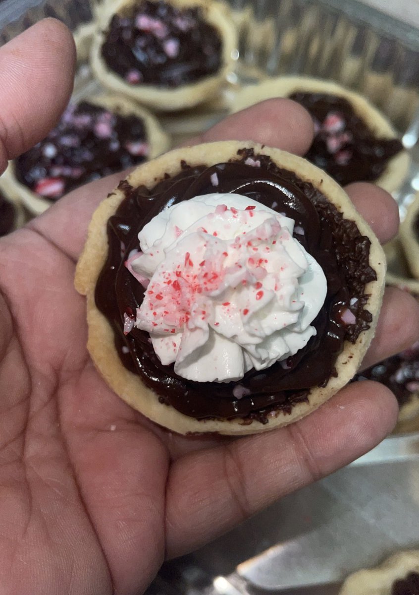 goaliefan1973's tweet photo. Kitchen Experiments can be fun. Mini pie “cup” with candy cane bits chocolate and pudding. Top it with whipped cream and everyone is happy. Simple and easy.#BakingSpiritsBright #BakingExperiments https://t.co/KepCrlBXmy