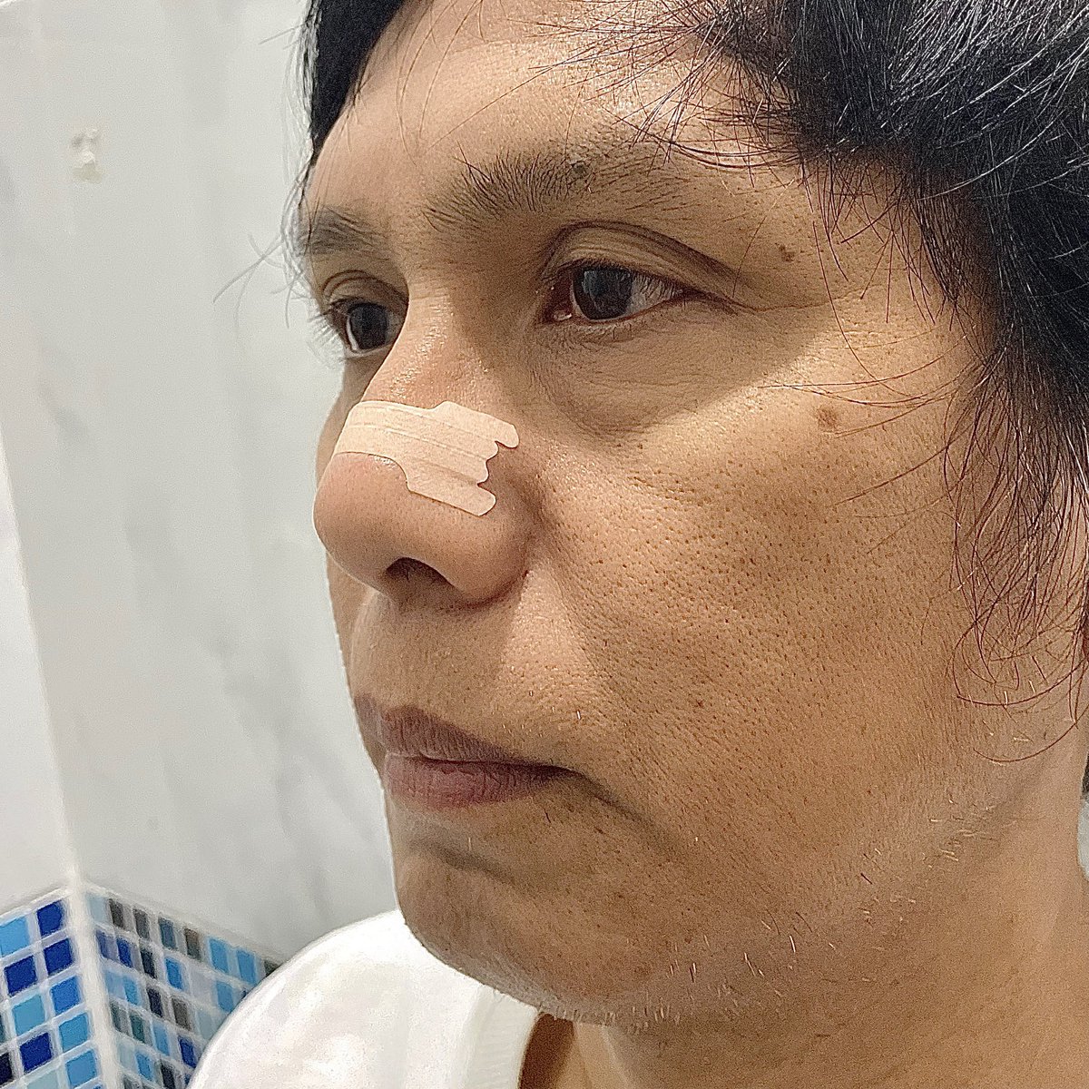 eyeyevii's tweet photo. พ่อที่นอนกรน VS ฉันที่เป็นภูมิแพ้
อีแผ่นแปะอันนี้ช่วยให้หายใจโครตโล่งอ่ะ ปกติพ่อกรนดังมากแบบ พ่อนอนชั้น 2 กูอยู่ชั้น 1 ได้ยินอ่ะ 55555 อันนี้มันช่วยขยายช่องจมูก ลดอาการหายใจติดขัดตอนนอน คนมีปัญหาชอบคัดจมูก เป็นหวัดหายใจไม่สะดวกอันนี้ช่วยได้เลย #ไว้รีวิวห้ามขายของโว้ยยย https://t.co/5HSLJA5Evr