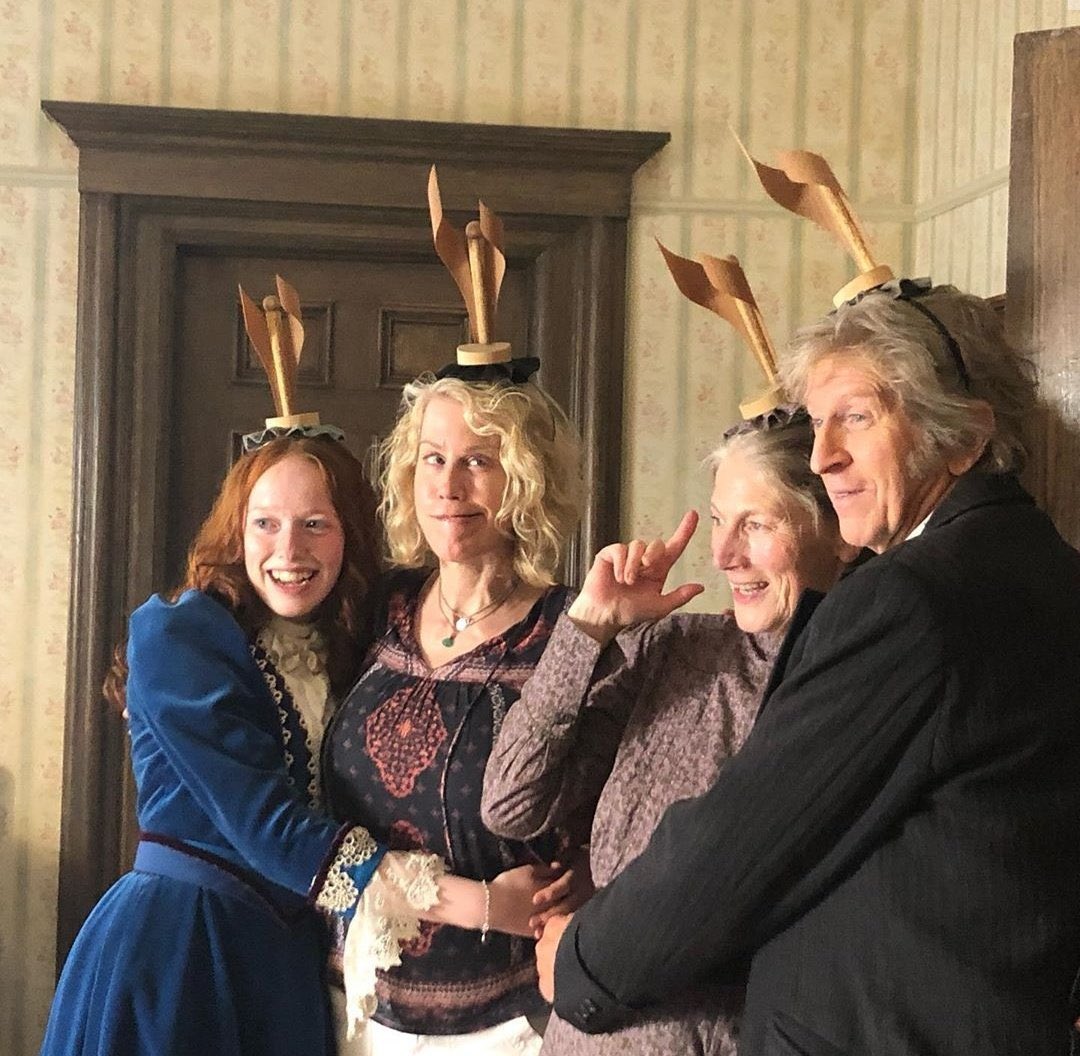 annewithanebr's tweet photo. Há dois anos atrás, #AnneWithAnE era cancelada pela Netflix e CBC.

Desde lá, a série já acumulou manifestações online e presenciais, prêmios, multidão de fãs e se tornou a série mais pedida para continuação da história da internet, com mais de um milhão e meio de assinaturas! https://t.co/s93Wd9HMgK
