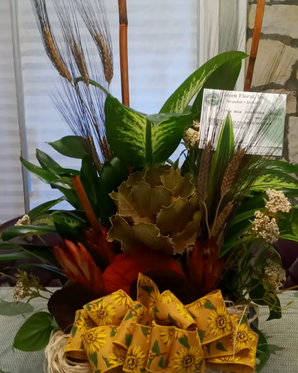 rechfoundation's tweet photo. Thank you former #MDOC Deputy Commissioner Lora Cole for your words and the Beautiful floral arrangement honoring #WendyHatcher The picture does it no justice. #remembered #flowers #helpinthehouse #solutionist #iamaningredient #JusticeGeneral https://t.co/H2nbSlt3YV