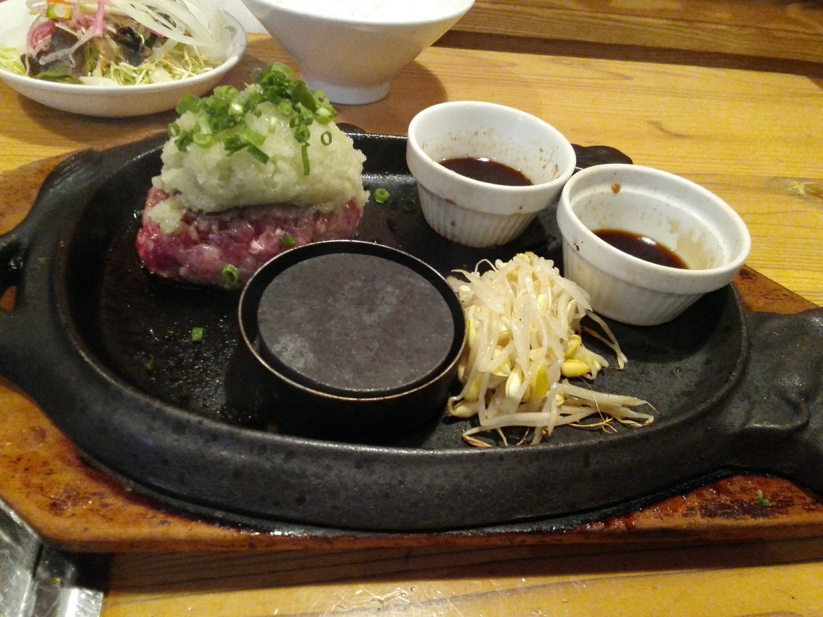 CynosKiyo's tweet photo. #道後泉海 「はんばーぐをいただきに来ましたが新メニュー気になりすぎますわ🎵」
#奥津かがみ 「美味しそうほよ~( 〃▽〃)」
#下呂美月 「これは確実に美味しいでござるな!」
#温泉むすめ
#Forco https://t.co/fFARLagQ00