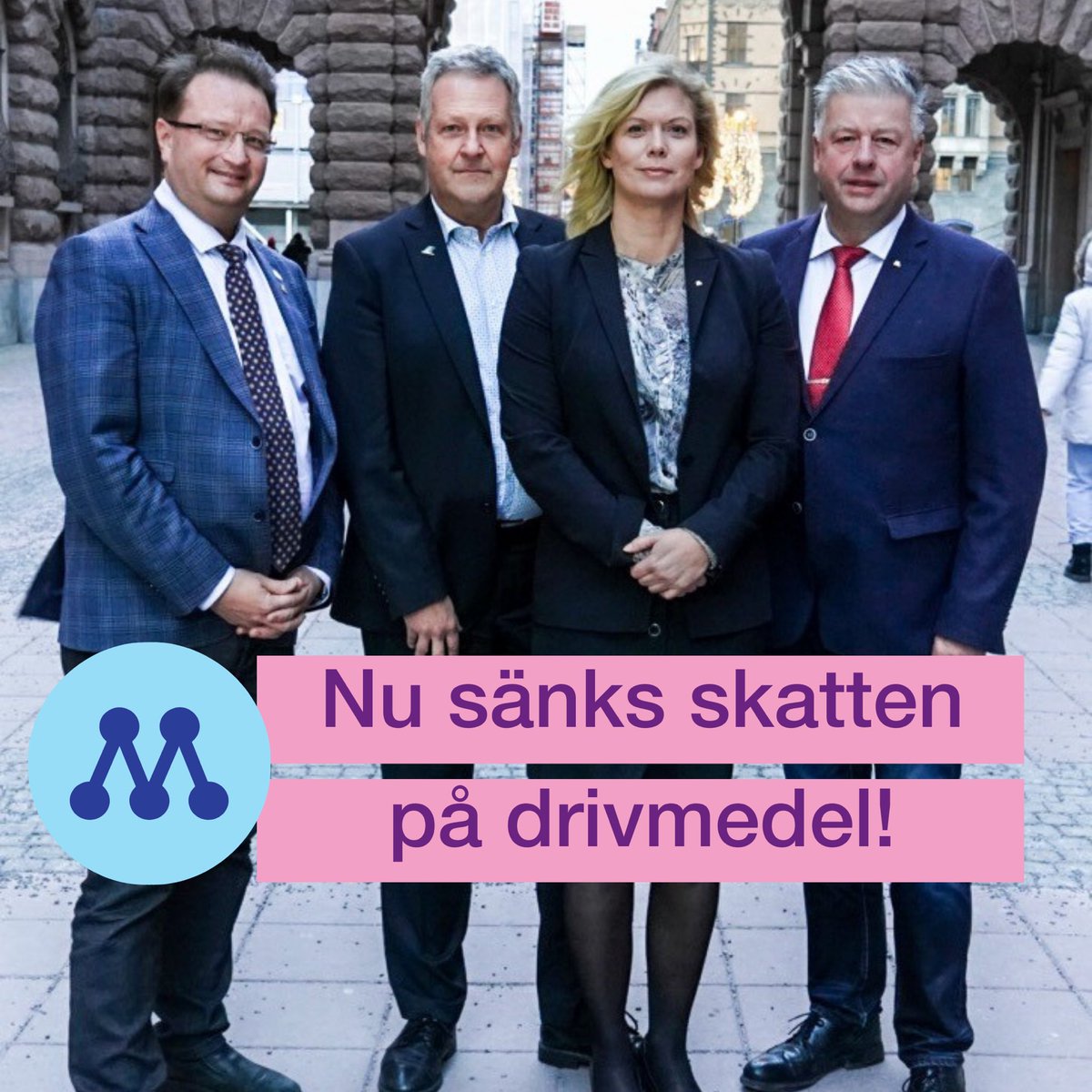 WestergrenSofia's tweet photo. Tre bra saker med sänkt skatt på drivmedel:
1. Bra för vanligt folk som behöver bilen till jobb, affär och fritid.
2. Bra för landsbygden 
3. Jagat bort MP från regeringen! #svpol https://t.co/7EWHHHxRo4