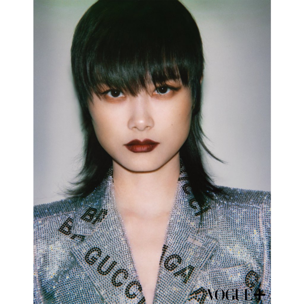 LiYuchun_Studio's tweet photo. Chris Lee on VOGUE+ December 2021 cover and Co-creation the magazine content as a Guest Editor.

#liyuchun #李宇春 #chrislee #magazine #fashion https://t.co/AAHu9sWODe