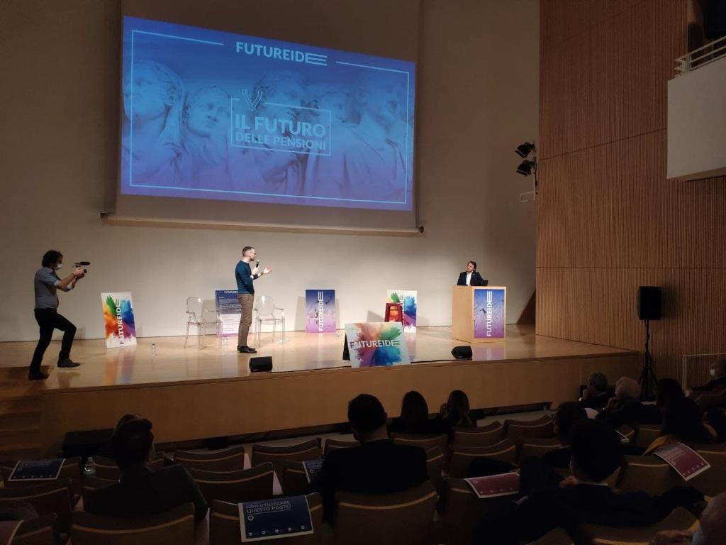 INPS_it's tweet photo. Il Presidente @PTridico a #Futureide: "#Inps del #futuro aumenta #prestazioni, accresce rapporto con il #territorio e attenzione a esigenze di #utenza non digitalizzata".
▶️https://t.co/Au3YCHzCd2
#InpsComunica https://t.co/7vwH5JbVPx