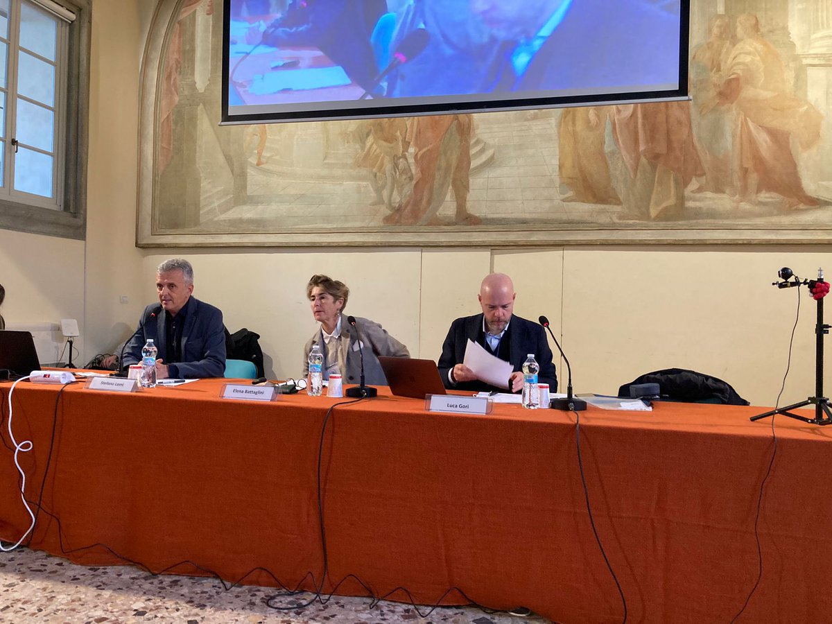 📣 É iniziata la seconda giornata del seminario: La comunità locale - Pubblico e Terzo Settore tra reti dì solidarietà e prossimità.

👉🏻 Oggi parliamo di Reti dì Solidarietà e Comunità Locale.