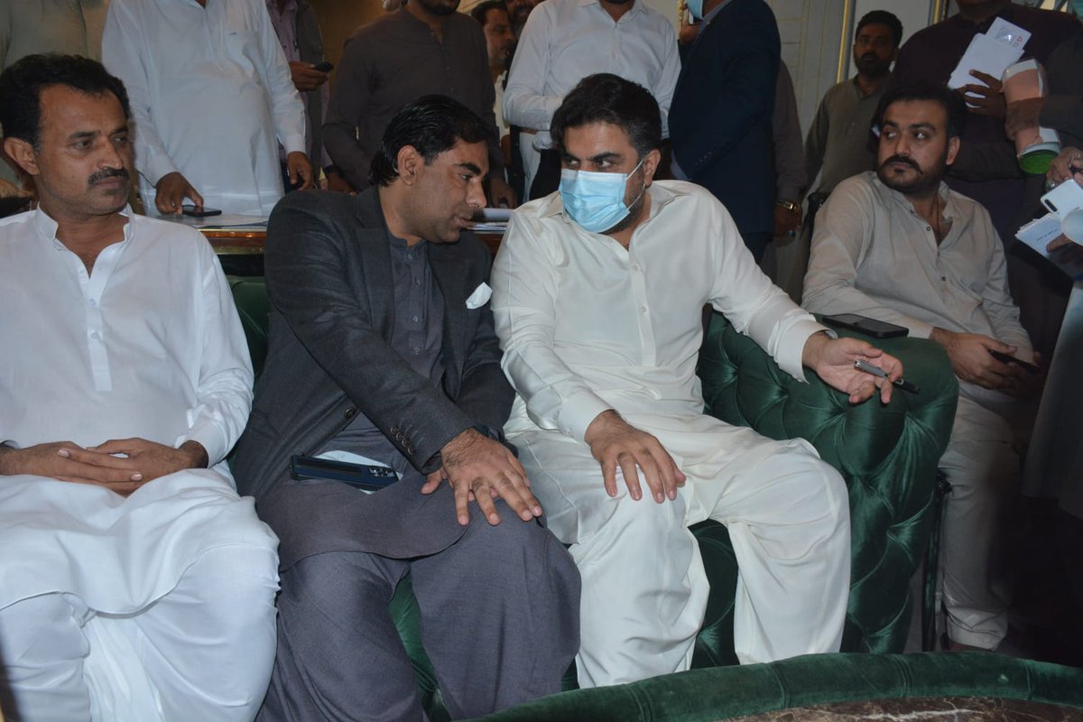 MeerAftab15's tweet photo. Honourable Mr @FerozeJamali president PPP Distt Noushahro feroze, meets with Minister for Local Government, Public Health Engineering and Rural Development department Sindh @SyedNasirHShah
#PresidentPPPdisst
#SmtDisstNF https://t.co/H4RQmwLT96