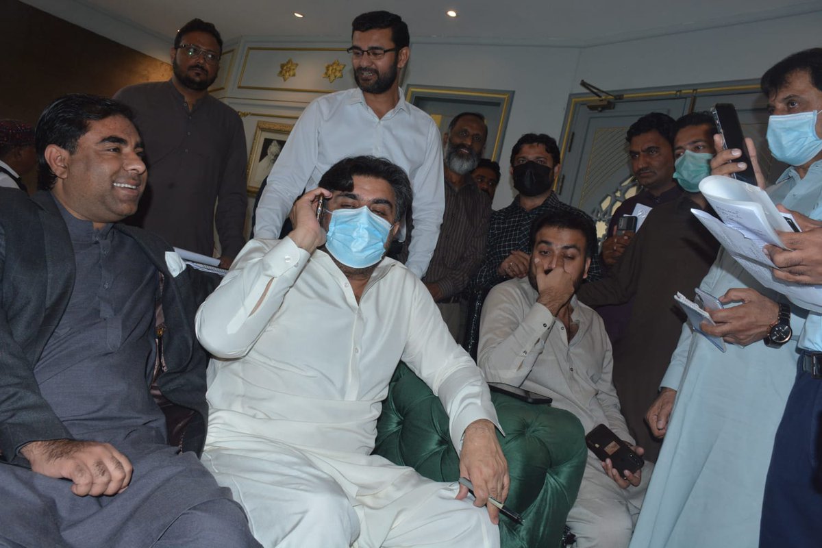 MeerAftab15's tweet photo. Honourable Mr @FerozeJamali president PPP Distt Noushahro feroze, meets with Minister for Local Government, Public Health Engineering and Rural Development department Sindh @SyedNasirHShah
#PresidentPPPdisst
#SmtDisstNF https://t.co/H4RQmwLT96
