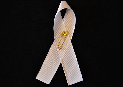 UoMStaffNet's tweet image. Today it’s #WhiteRibbon Day – why we @OfficialUoM are supporting the campaign and helping victims of violence against women, info and support here ow.ly/eSP150GT9Gs