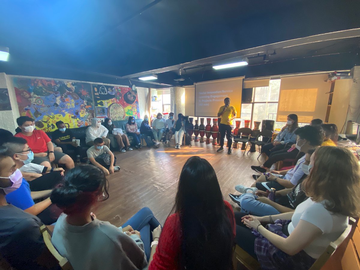 KimberlyW08's tweet photo. Students finished their FG2L experience at the Africa Center by participating in African Dance,  presenting their service learning projects, and expressing gratitude for this life changing experience! @OELPAIS @wing_mwing @aishongkong #FG2L2021 #OELP #UNSDs #Beyondtheredbricks https://t.co/ejN8VRpA2Q