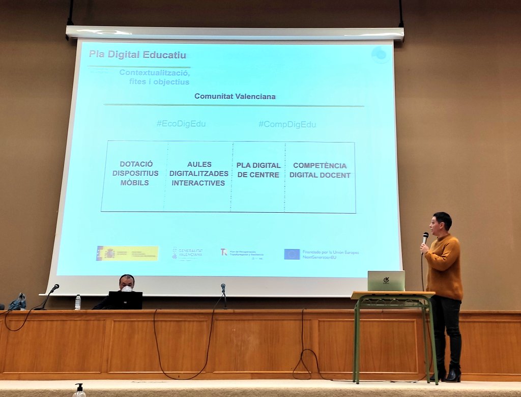 raqueldoca's tweet photo. Comencem a Castelló de la Plana la presentació del Pla Digital Educatiu.
Hui ens acompanyen els equips directius d'EOI, conservatoris, centres de règim especial i centres de secundària.
#CompDigEdu #EcoDigEdu #CvTIC
#NextGenerationEU https://t.co/cmXfRx7aUB