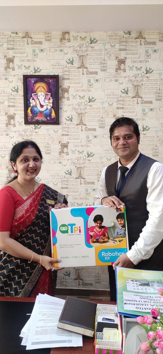 qtpiofficial's tweet photo. With seasoned educator Mrs. Vamsheepriya Amar, Principal of MVJ International School Bengaluru for support & guidance. (1/n)
#dynamickit #acquireyourfuture #roboticsforkids #UnlockImagination #NEP2020 #robotics #skills #QtPi #communication #creativity https://t.co/rdklqk009H