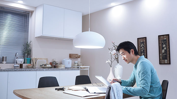 ElectroDarkoH's tweet photo. 1 bulb, Your switch, 2 light settings.
A cooler light to help you keep focused and be productive to a warmer light to help you wind down and relax.
Collect your free Philips Scene Switch Bulb when you visit us this month while stocks last.
#SceneSwitch #Ambience #LED #free https://t.co/NwdlamsUUP