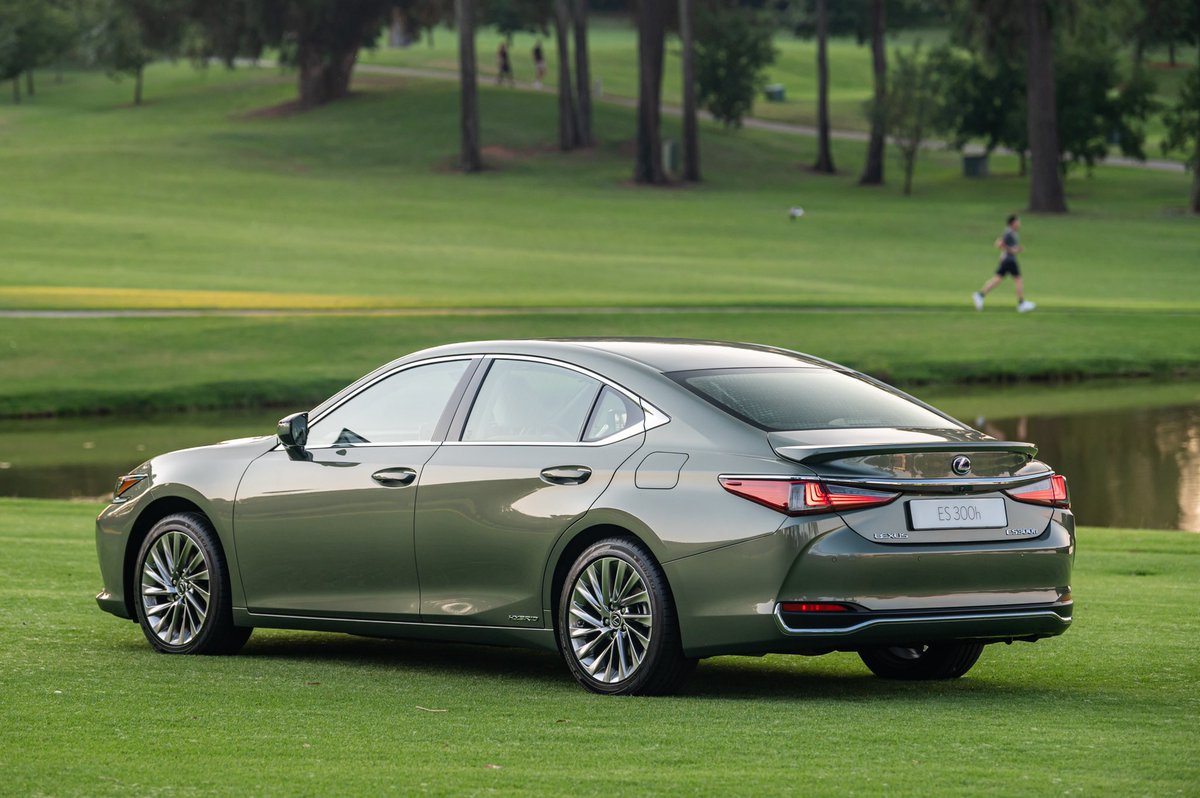 khuleonwheels's tweet photo. Lexus SA has just launched the updated #LexusES range comprising of the #LexusES250 and various hybrid #LexusES300h options. Pricing is from R719,900. See more details here: https://t.co/KFX1sjWNdh
#LexusSA #LexusHybrid #ExperienceAmazing https://t.co/bjQT3Qdf0v