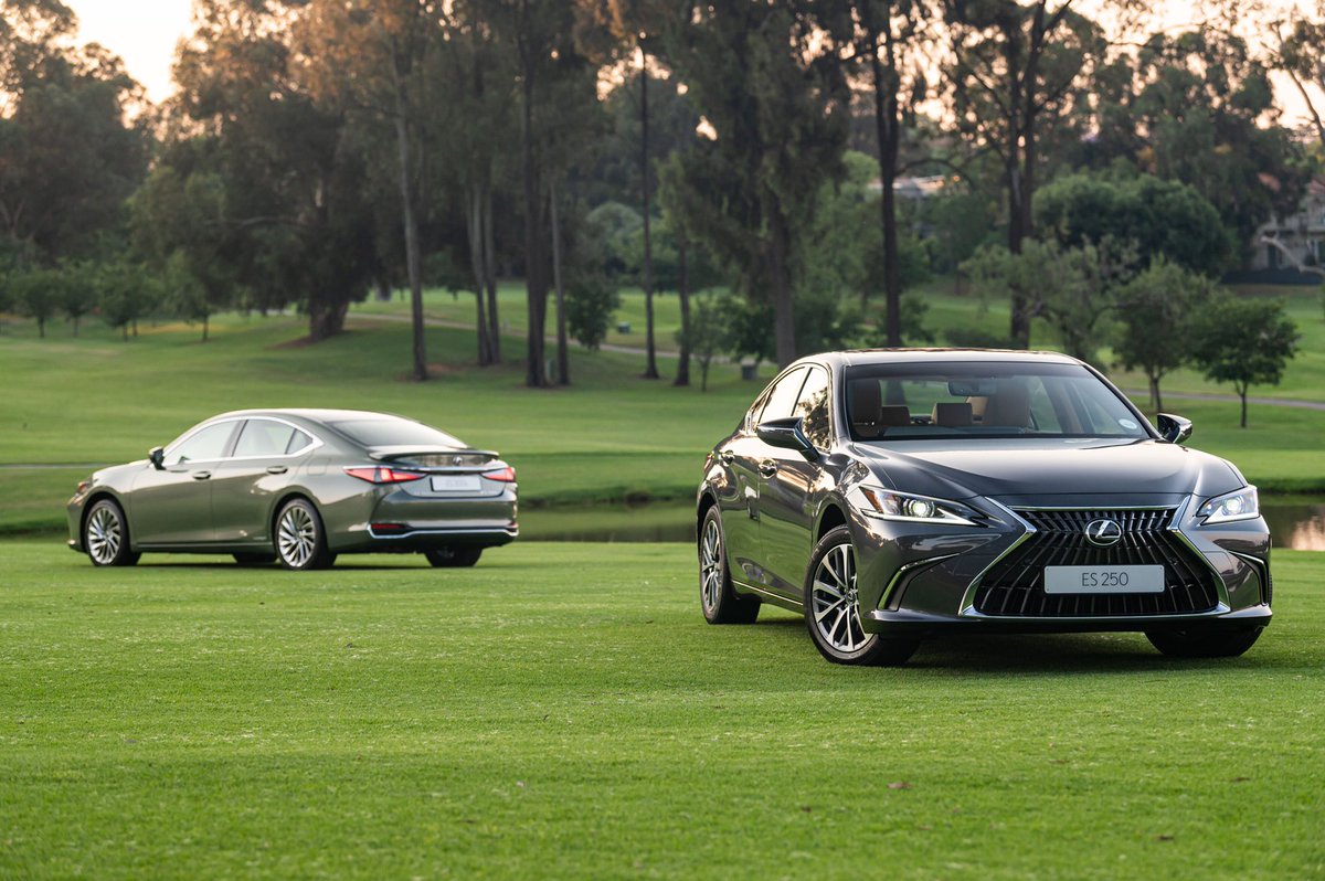 khuleonwheels's tweet photo. Lexus SA has just launched the updated #LexusES range comprising of the #LexusES250 and various hybrid #LexusES300h options. Pricing is from R719,900. See more details here: https://t.co/KFX1sjWNdh
#LexusSA #LexusHybrid #ExperienceAmazing https://t.co/bjQT3Qdf0v