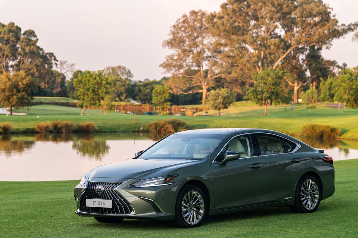 khuleonwheels's tweet photo. Lexus SA has just launched the updated #LexusES range comprising of the #LexusES250 and various hybrid #LexusES300h options. Pricing is from R719,900. See more details here: https://t.co/KFX1sjWNdh
#LexusSA #LexusHybrid #ExperienceAmazing https://t.co/bjQT3Qdf0v