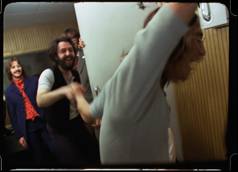 altaraneat's tweet photo. Este documental nos mostrará una cara que nunca hemos podido llegar a ver de la mejor banda de la historia, durante la realización de Let It Be. Nos hará cambiar la imagen que muchos a lo largo de los años hemos formado del álbum y de su ruptura. 
Espero que os haya gustado. https://t.co/N6uVMwOAoG