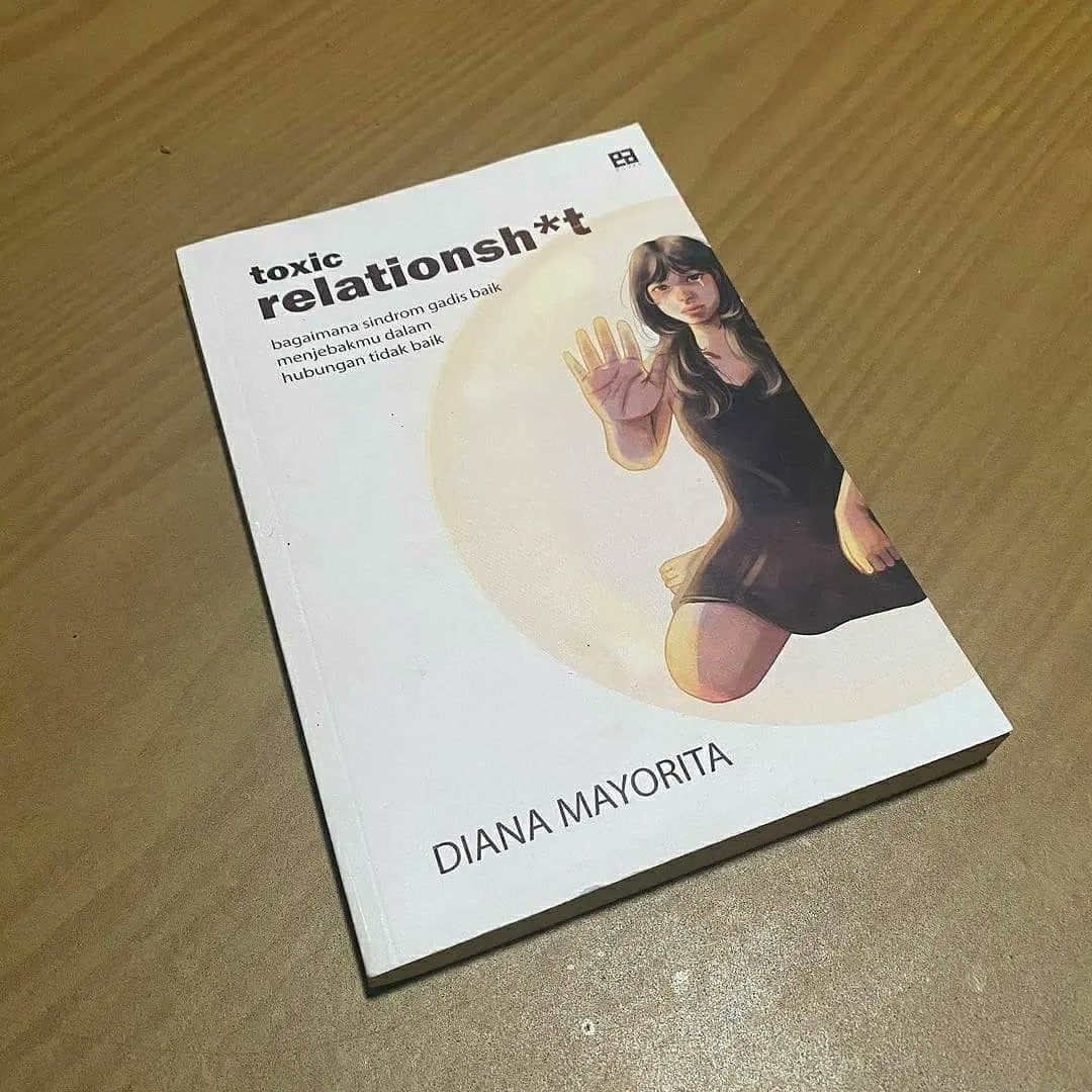 akubacadotcom's tweet photo. Buku ini menjelaskan bagaimana “sindrom gadis baik” menjebak perempuan dalam hubungan tidak baik, ciri hubungan toksik, ciri pasangan manipulatif.
Harga normal Rp68.000
Harga diskon Rp54.400
https://t.co/BSC4PS5lbe
#toxicrelationshit #jonipenjagalapakakubaca #Akubaca https://t.co/uO8CQElmWB