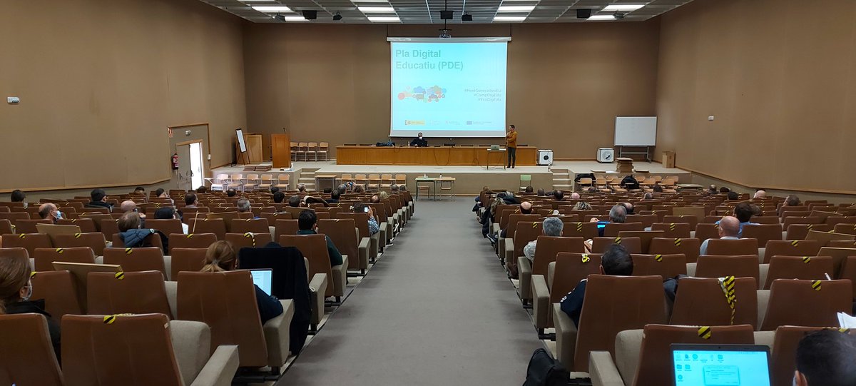 paufolchsax's tweet photo. Continuem amb les presentacions del Pla Digital Educatiu de la zona del #CefireCastelló. Hui participen els centres de Secundària, EOI, FPA i centres concertats.
#CompDigEdu #EcoDigEdu #NextGenerationEU @GVA_Cefire @GVAeducacio @GVADgtic @GVAit3du #CvTIC https://t.co/r0JFwSmqE9