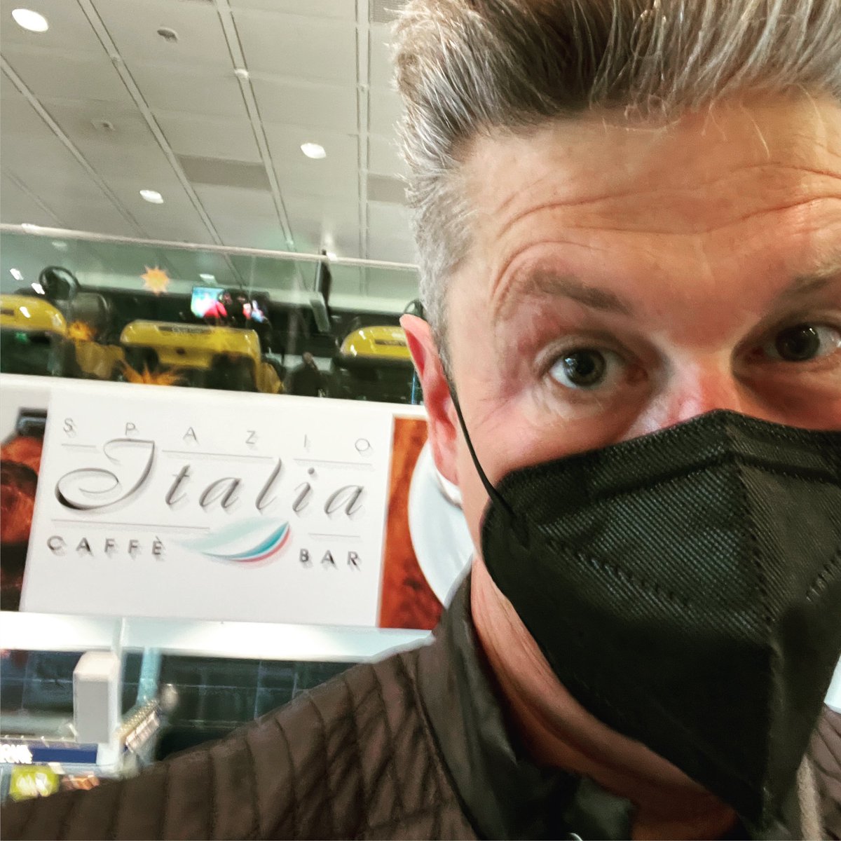 WulfDorn's tweet photo. That’s why I like Munich airport 😉🇮🇹
#lossessione #ontour https://t.co/ATUwJGFNCO